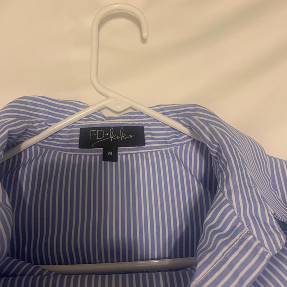 Blue and white top that you tie at the front - Picture 4 of 6